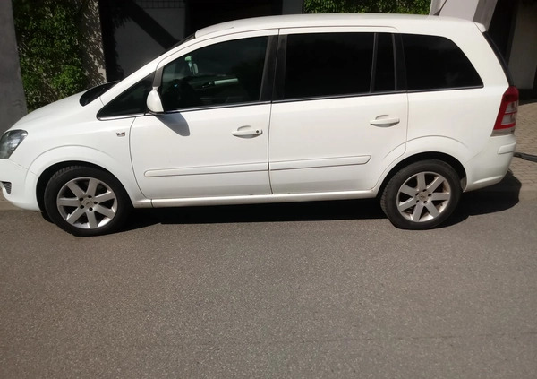 Opel Zafira cena 13500 przebieg: 309000, rok produkcji 2011 z Góra małe 121
